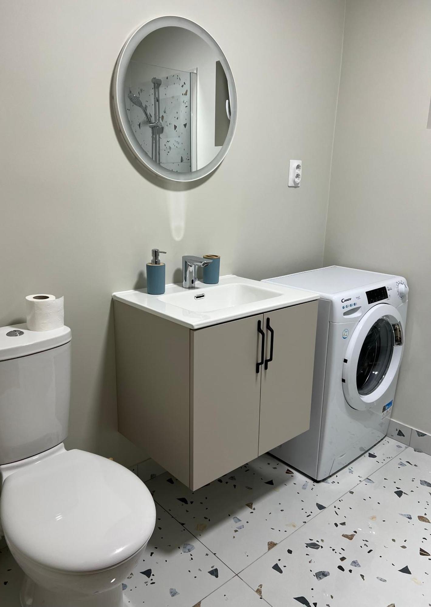 Apartament Centru Рымнику-Вылча Экстерьер фото